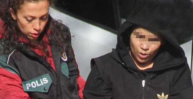 Polise 'Çıplağım Gelmeyin' Dedi; Yorgan Kaldırılınca...