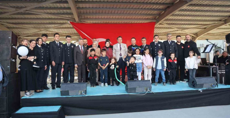 Polisler, Polis Haftası Etkinliğinde Sahne Aldı