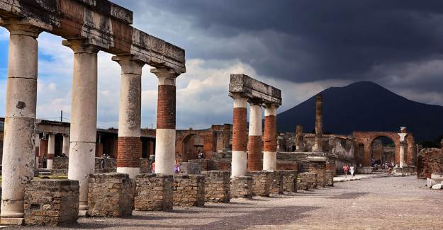 Pompei'den Çaldığı Taşların Lanetine Uğradı