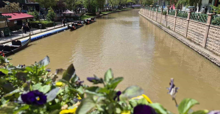 Porsuk Çayı Yağış Sonrası Kahverengiye Büründü