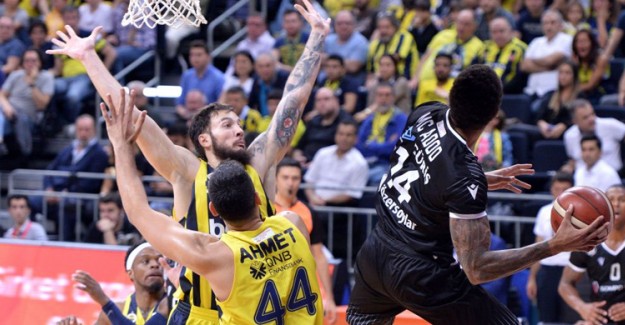 Potada Beşiktaş, Fenerbahçe Derbisi