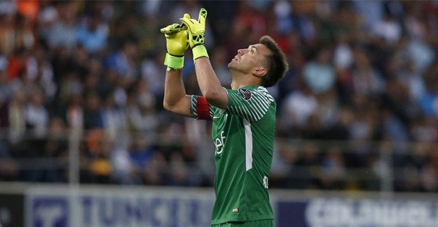 Premier Lig’den Muslera’ya Teklif!