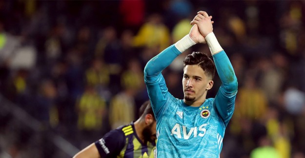 Premier Lig'in Devi Altay Bayındır'ı İzlemeye Geldi!