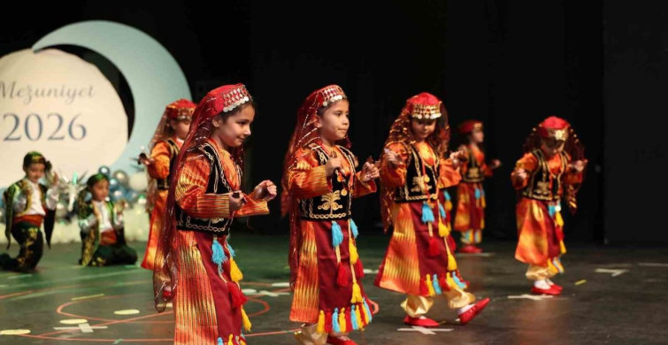 Pursaklar'da Minik Öğrencilerin Mezuniyet Sevinci
