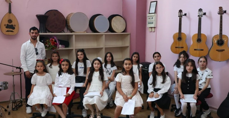 Pursaklar'da piyano eğitimi alan kursiyerler, gelişimlerini sergiledi