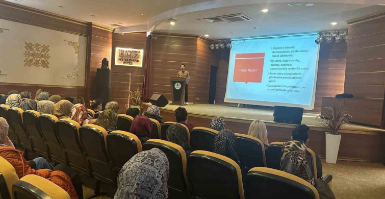 Pursaklar'da Toplumsal Değerler ve Medya Okuryazarlığı Semineri