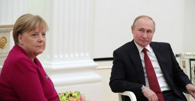 Putin: Libya’da Çatışan Tarafların Ateşkesi Sağlayacağını Umuyoruz