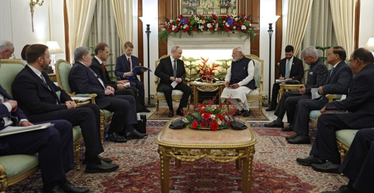 Putin ve Modi'nin Görüşmesi Yeni Delhi'de Başladı