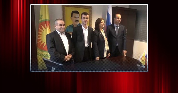 PYD Terörist Değilse O Arkadaki Fotoğraf Ne?