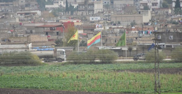 PYD'li Teröristler Kamışlı'ya İş Makineleri ile Hendek Kazıyor