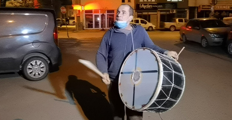 Ramazan Davulcusu Bahşişleriyle Yetimlere Bayramlık Aldı