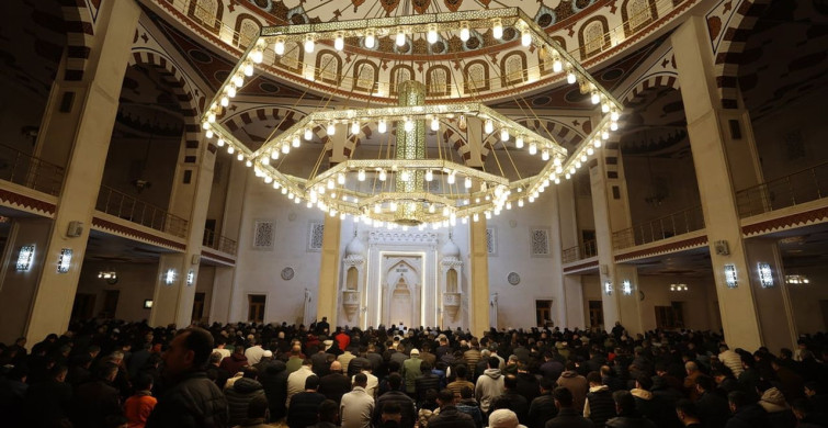 Ramazan'ın İlk Teravih Namazı Elazığ ve Mardin'de Kılındı