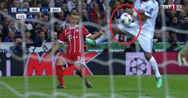 Real Madrid-Bayern Münih Maçında Cünyet Çakır Verdiği Kararla Tepki Çekti