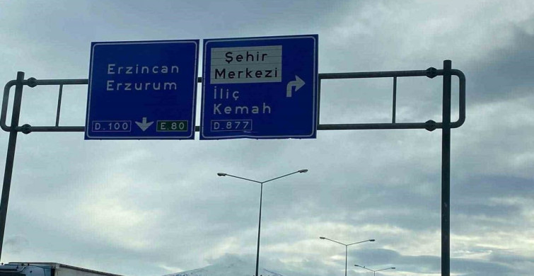 Refahiye Yol Ayrımında Kemaliye Tabelasının Eksikliği Tepki Topladı