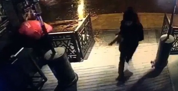 Reina'nın Korumaları Saldırı Anında Bakın Ne Yaptı