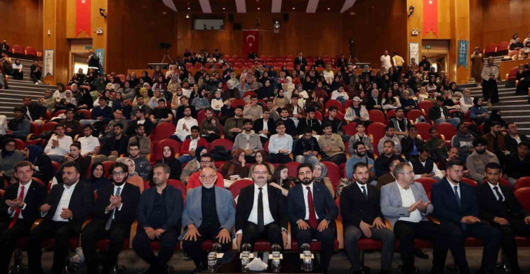 Rektör Hacımüftüoğlu İhtisas Akademi'de Teknolojinin Rolünü Vurguladı