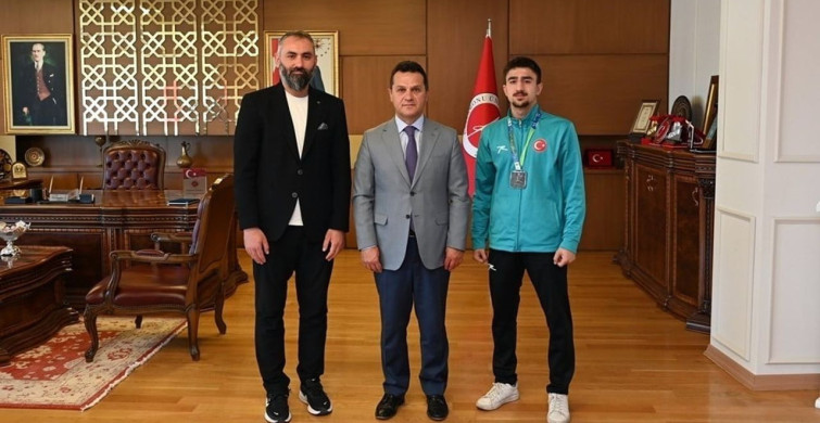 Rektör Topal, dünya ikincisi olan sporcuyu tebrik etti