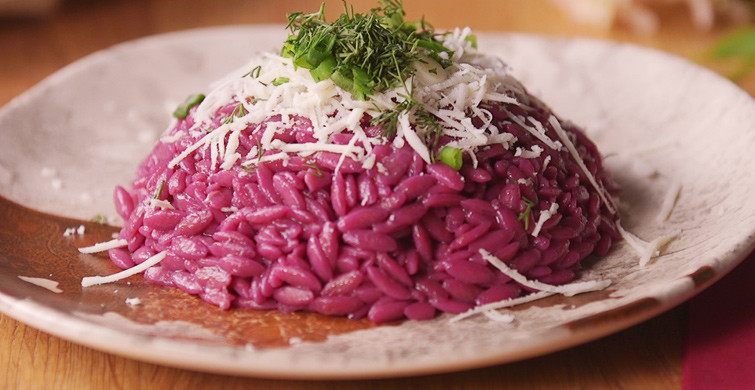 Rengi Gibi Tadına da Bayılacağınız Bir Yemek: Pembe Pilav Tarifi!