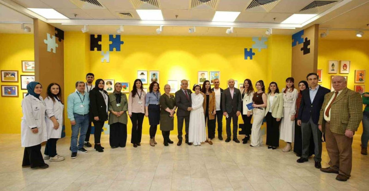 Renklerin Diliyle Farkındalık: Ayşegül Doğan'ın Sergisi