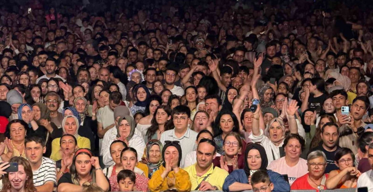 Resul Dindar konserinde unutulmaz düetler gerçekleşti