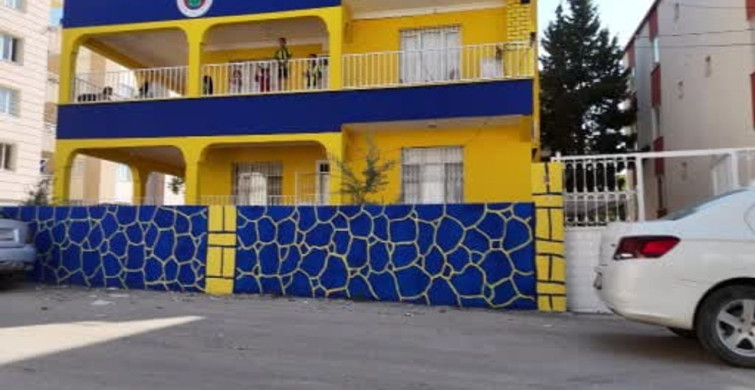 Reyhanlı'da fanatik ailenin boyadığı 'Fenerbahçeli ev' simge haline geldi