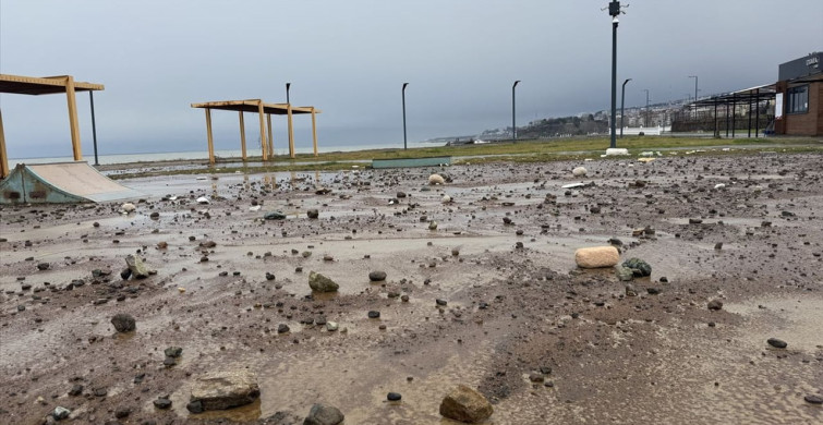Rize ve Trabzon'da Deniz Fırtınası Etkili Oldu