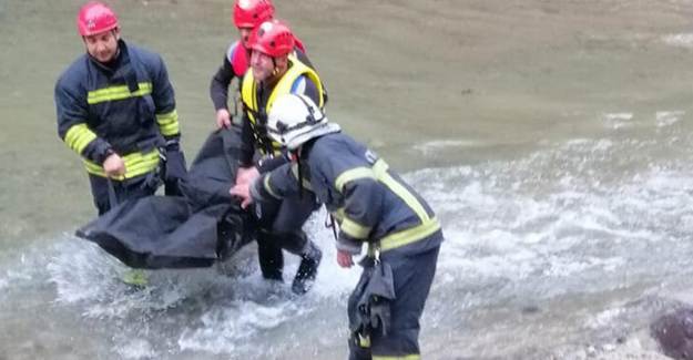 Rize'de Araç Dereye Düştü! Ölü ve Yaralılar Var