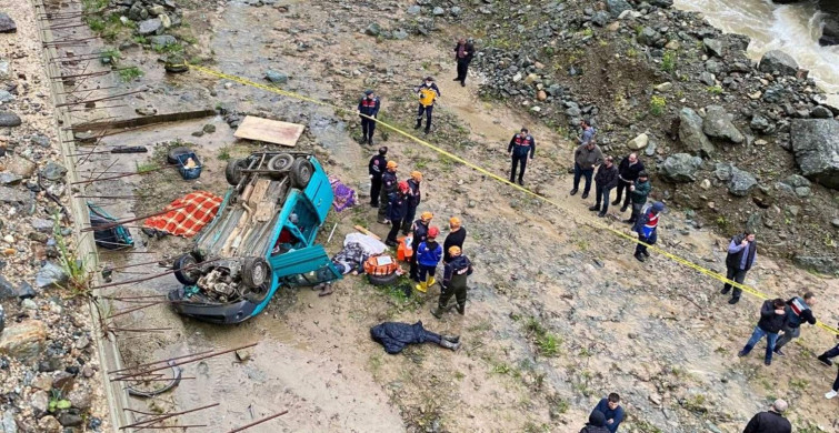 Rize’de araç dereye uçtu: Çok sayıda ölü ve yaralı var