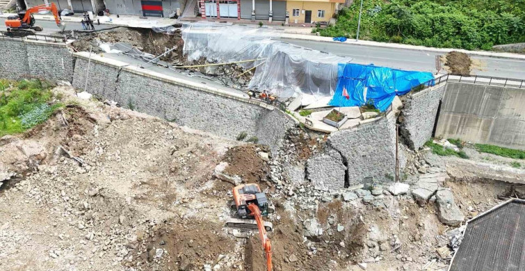 Rize'de çöken yolla ilgili tahliye edilen bina sakinleri "Biz uyarmıştık" dedi