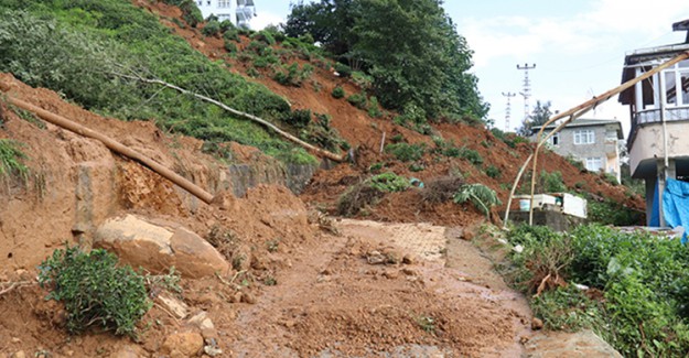 Rize'de Heyelan Nedeniyle 3 Eve Tahliye Kararı