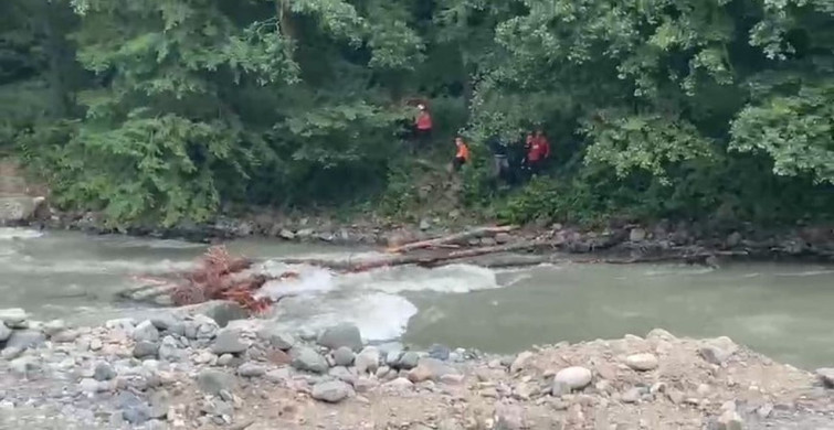 Rize'de kayıp şahıs ölü bulundu, arama ekibinin botu devrildi