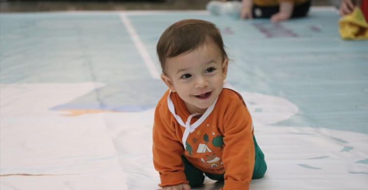 Rize'de Renkli Bebek Emekleme Yarışması Düzenlendi