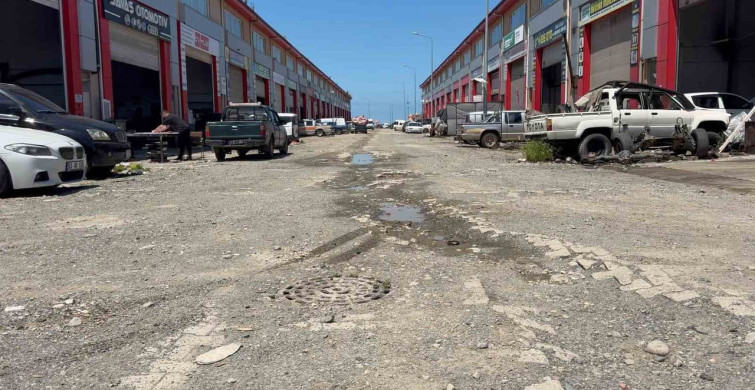Rize'de su hattı çalışması sanayi esnafını mağdur etti