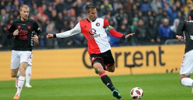 Robin Van Persie Eski Hocası Advocaat’ı Üzdü!