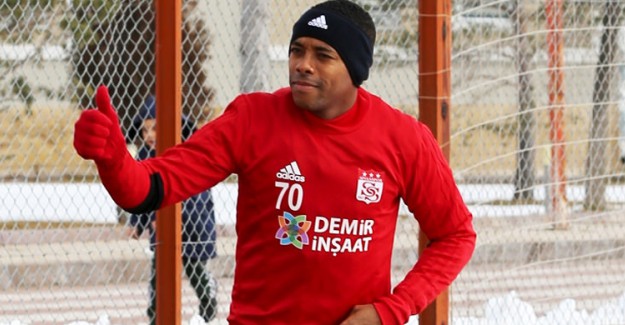 Robinho Sivas'ın Soğuğundan Şikayetçi