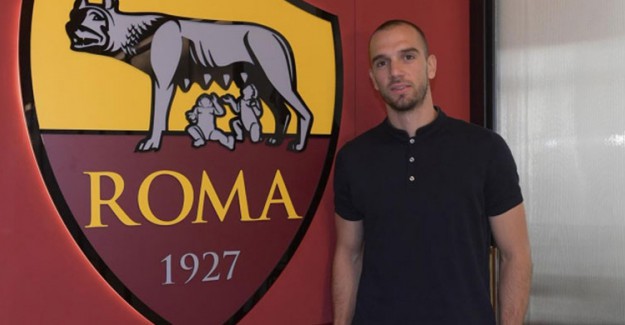 Roma, Pau Lopez'i Kadrosuna Kattı