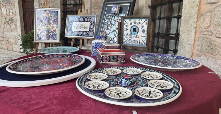 Rüstem Paşa Camii'nde Çini Motifleri Paneli Gerçekleşti