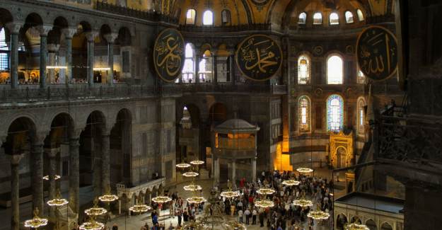 Rusya Ayasofya'da Geri Adım Attı: Türkiye'nin Kendi İçişleri