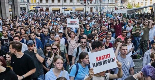 Rusya'da Protestolara Katılan 61 Kişi Tutuklandı 