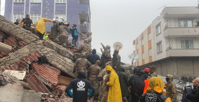 Rusya’dan deprem açıklaması: 2 uçağımız yardıma hazır tutuluyor