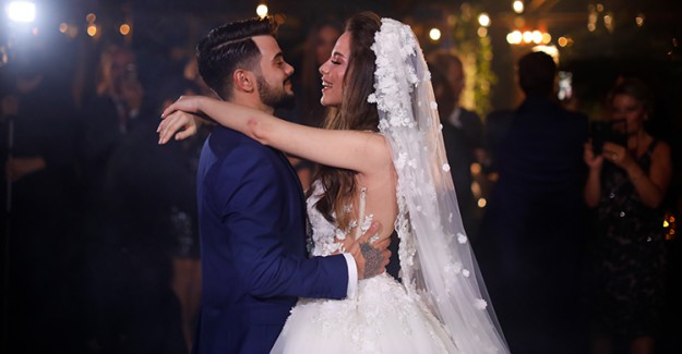 Rüzgar Erkoçlar'ın Eşi Tuğba Erkoçlar'dan Romantik Paylaşım