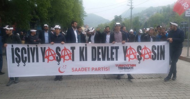 Saadet Partisi'nden Şaşırtan Pankartla İlgili Açıklama