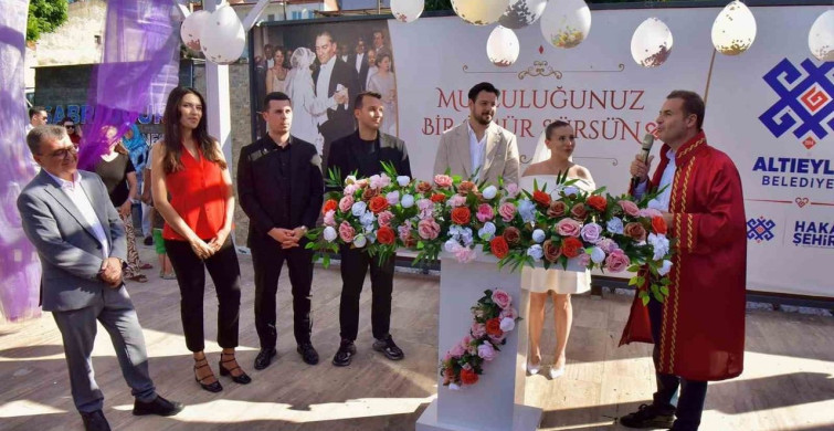 Sabri Uğur Parkı'nda açık hava nikah salonu hizmete açıldı