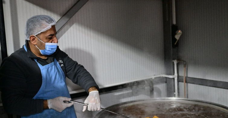 Saçaklızade Vakfı İhtiyaç Sahibi Ailelere Yardımda Bulunuyor