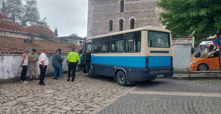 Safranbolu'da Freni Boşalan Dolmuş Tarihi Çarşıda Kaza Yaptı