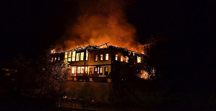 Safranbolu'da Tarihi Ahşap Ev Yandı