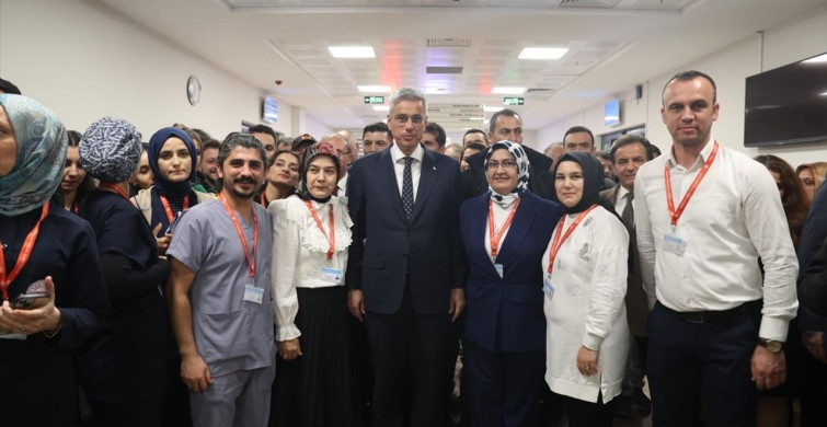 Sağlık Bakanı Memişoğlu Bafra Ağız ve Diş Sağlığı Hastanesini Ziyaret Etti