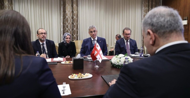 Sağlık Bakanı Memişoğlu, Türk Tıp Dünyası Kurultayı'nda Uluslararası Görüşmeler Gerçekleştirdi