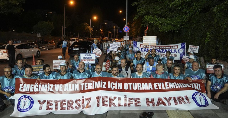 Sağlık-Sen 112 Dakikalık Oturma Eylemi Gerçekleştirdi
