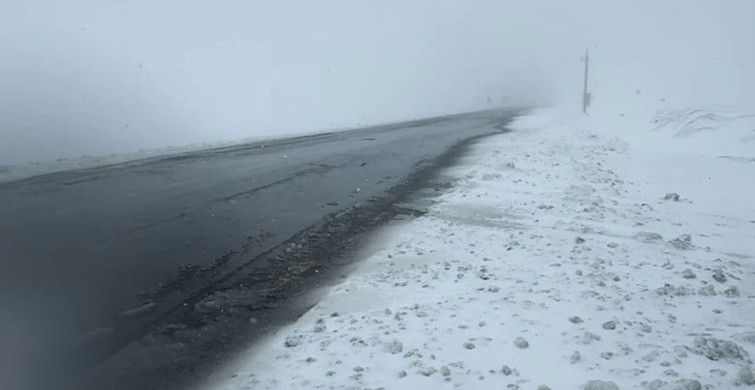 Sahara Geçidi'nde Kar Yağışı Ulaşımı Olumsuz Etkiliyor